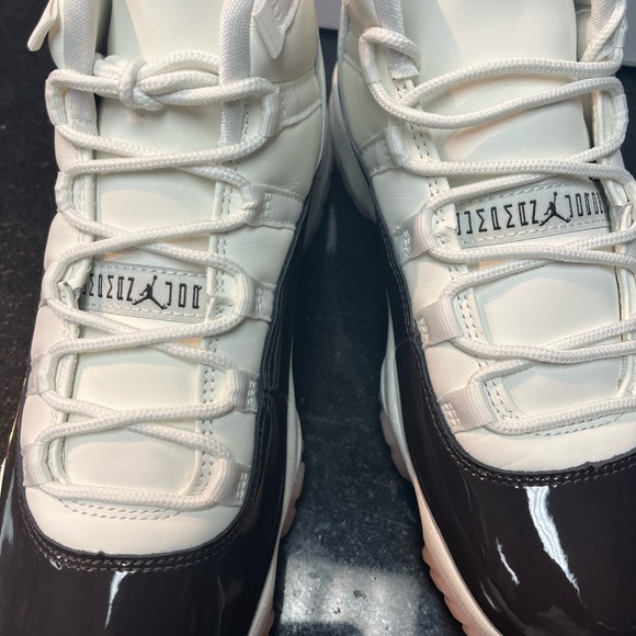 WOMEN'S AIR JORDAN 11 RETRO - "NEAPOLITAN" SZ VARIOUS - Picture 11 of 15